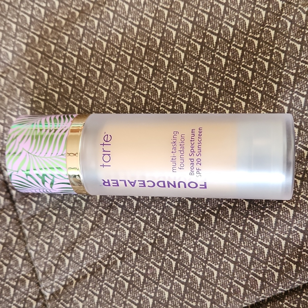 Tarte Foundcealer Multi-Tasking Foundation - 27s Light-Medium Sand